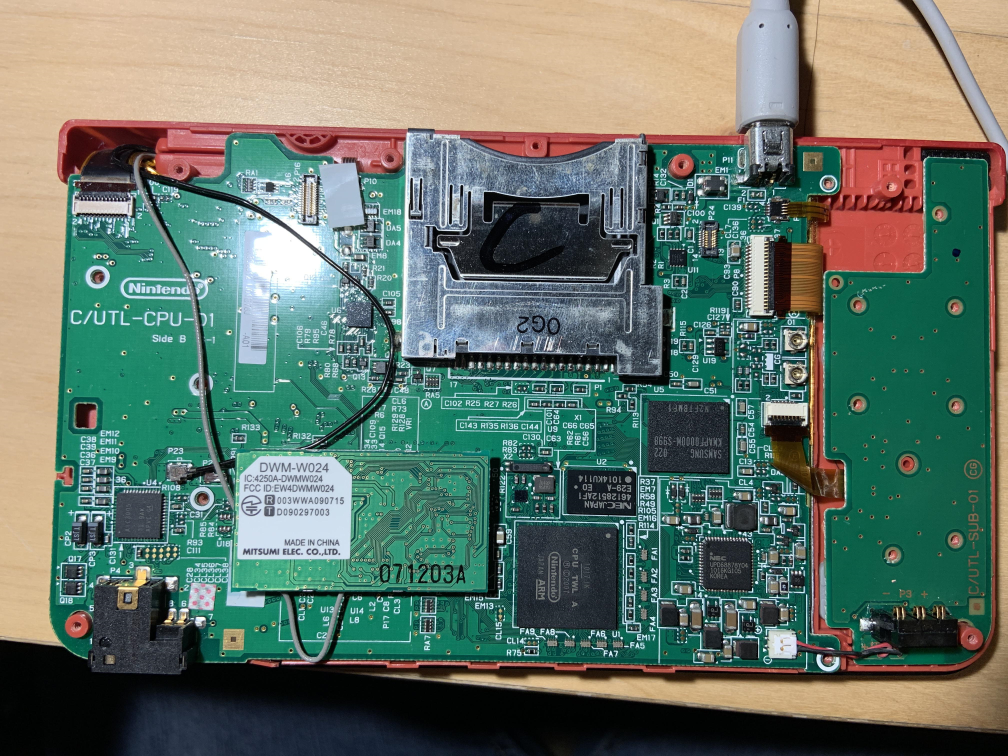 DSi XL motherboard